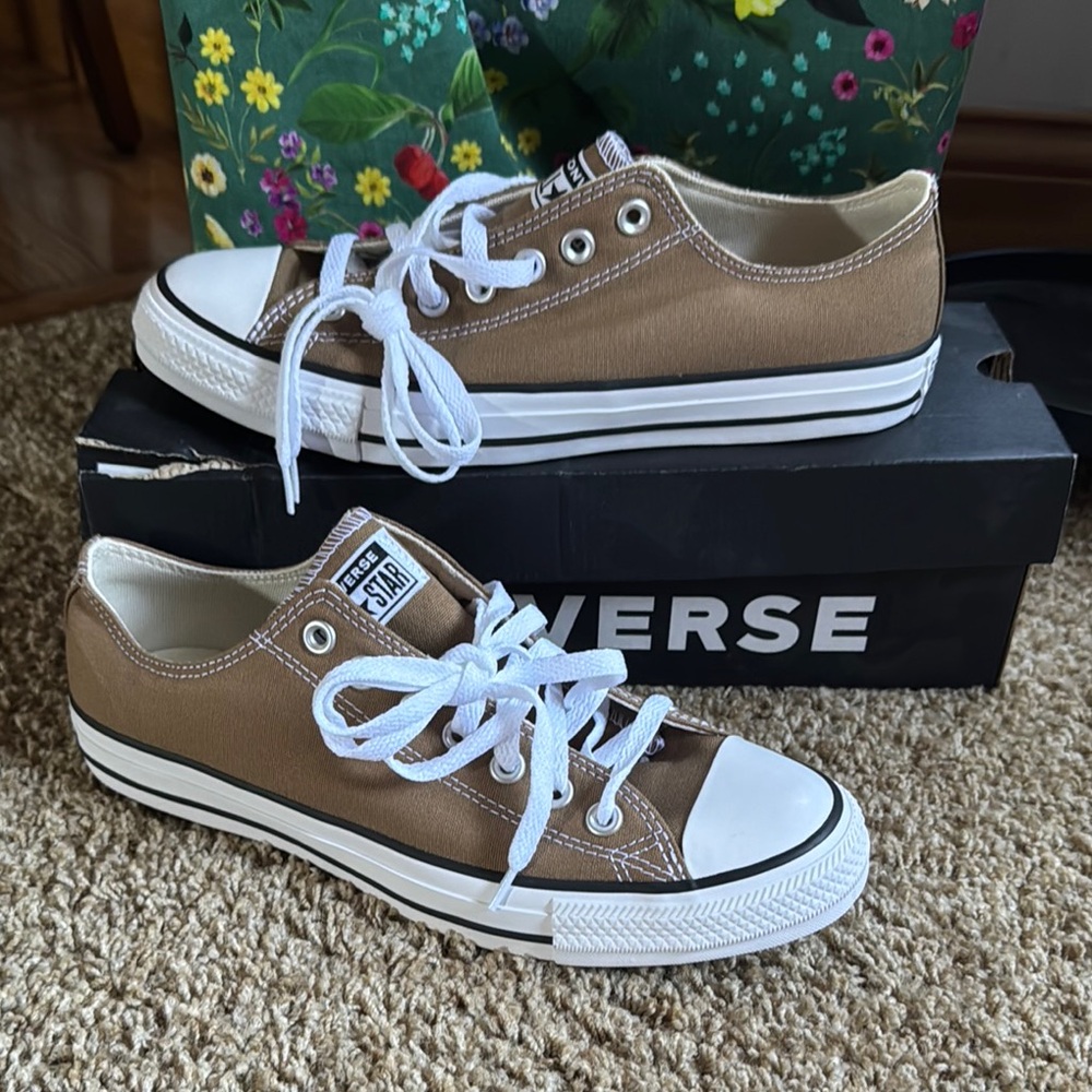 Converse Classic Beige Low-Tops